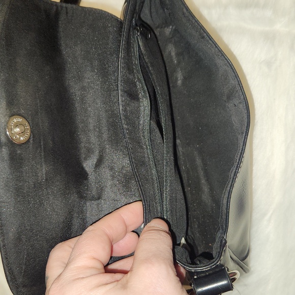 Elegant Black Shoulder Bag - Picture 6 of 8